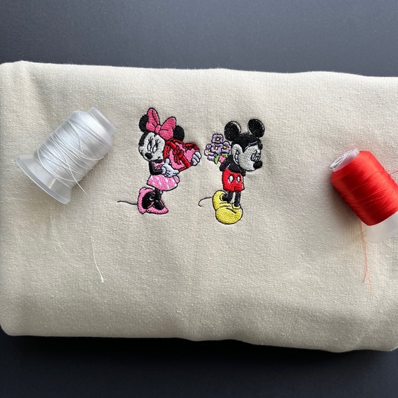 EMBROIDER - MINNIE & MICKEY MOUSSE SWEATSHIRT - Picture 3 of 7